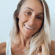 Fiona Peters's Instagram, Twitter & Facebook