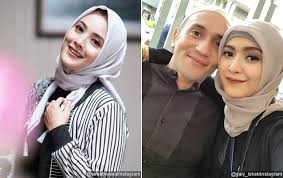 Terlihat ada selang yang terpasang di hidungnya. Foto Bareng Elma Theana Penampilan Gary Iskak Jadi Sorotan Netter