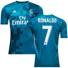 Following the arrival of mariano from olympique lyon and the departure of borja mayoral who joined levante on loan yesterday, julen lopetegui now has a complete squad and shirt numbers have been designated to each player. Real Madrid 3 Trikot 2017 18 Ronaldo 7 Www Unisportstore De