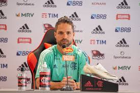 A game in the 15th round of the campeonato brasileiro, flamengo x internacional will not be broadcast by globo this sunday (8). Flamengo X Internacional Diego Praises Abel Braga Before Deciding On The Brazilian Prime Time Zone Sports Prime Time Zone