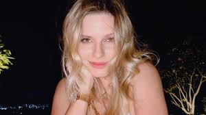 Quién es la novia de Benito en 'Vecinos'? 5 cosas que no sabías de Talitha  Becker