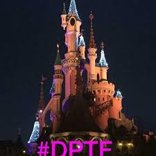 El parque disneyland acoge un nuevo espectáculo nocturno especialmente creado para el 25 aniversario de disneyland paris.incorporando tecnología de última vanguardia, efectos especiales, fuentes, fuegos artificiales, juegos de luz y proyecciones; Disneyland Paris Yt