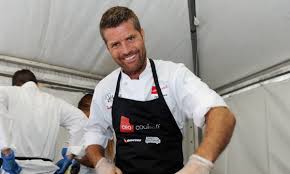 Born in 1973 in melbourne, the future famous australian chef, restaurateur, author of five cookbooks. Chef Pete Evans Exits Seven S My Kitchen Rules Amid Ratings Slump Australian Television The Guardian