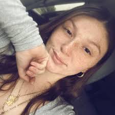 Strangers pay for lunch bill at Applebee's