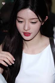 Someone: why are you so beautiful ? Hyde: ( puff ✨) Magic 🔮 xoxo 💋