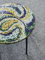 Patio Furniture Coffee Table With Abstract Mosaic Pattern Mosaic Bedside Table Coffee Table Round Side Table Metal Table Base Nightstand En 2020 Mosaicos