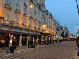 De feirer med å sette ned prisen på alle 50 ml eau de parfums til 399 kroner (ordinær pris 699kr). Grand Boulevard In The Heart Of Oslo Review Of Karl Johans Gate Oslo Norway Tripadvisor