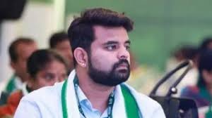 60 വയസ്സു പിന്നിട്ട വീട്ടുജോലിക്കാര്‍, പൊലീസ് ഉദ്യോഗസ്ഥര്‍; 2976 ലൈംഗിക വിഡിയോ ക്ലിപ്പുകള്‍, ദൃശ്യങ്ങള്‍ പകര്‍ത്തിയ ഫോണുകള്‍ നശിപ്പിച്ച് പ്രജ്വല്‍