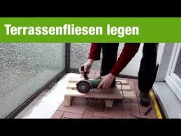 Wandpaneele für außenfassade witterungsbeständig und pflegeleicht ein weiteres produkt für den innenbereich bildet die pvc fliese. Terrassenfliesen Selbst Verlegen Gartenxxl Youtube