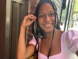 Kerri Sexton's Instagram, Twitter & Facebook