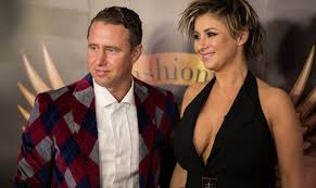 Laurențiu reghecampf (45 de ani) a declarat acum două săptămâni că divorțează de anamaria prodan (48 de ani). Ce A Spus LaurenÈ›iu Reghecampf Despre DivorÈ›ul De Anamaria Prodan Prima ReacÈ›ie A Antrenorului Impact