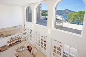 A messy living room is definitely a big feng shui no no a messy living room full of clutter always make people uncomfortable also make the thinking to be slow, so it is advisable to keep the living room clean and free of clutter. Feng Shui For Luxury Homes
