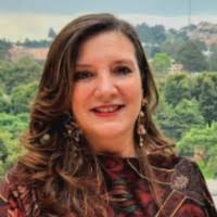 200+ perfiles de «Yvonne To»