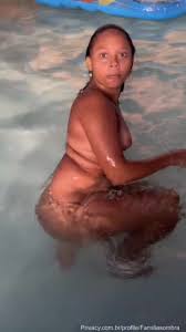 Leilane - Família sombra - Porno-Videos & Fotos - EroMe
