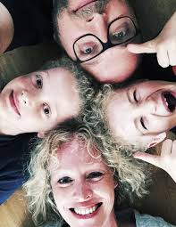 Overleden boekenwurm Sandra (42) stond altijd voor iedereen klaar: 'Ze kon  tranen met tuiten huilen om leed van een ander'