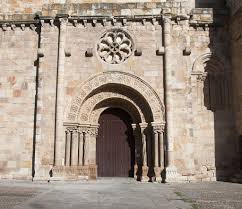 Detalle De La Puerta Sur De La Iglesiadesanjuanbautista Con Su Roseton En Forma De Rueda De Carro Http Bit Ly 2mlsbx Ruedas De Carro Zamorano Arte Romano