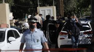 Οι ομοιότητες ανάμεσα στις δύο υποθέσεις που σόκαραν την κοινή γνώμη ομοιότητες με μια άλλη υπόθεση που είχε συγκλονίσει πριν από μερικά χρόνια την παγκόσμια κοινή γνώμη έχει η δολοφονία της 20χρονης καρολάιν από τον. Fws Sto Toynel Ti Deixnei H Apokalyptikh Eikona Apo Tis Kameres Asfaleias Sta Glyka Nera Marathon Press