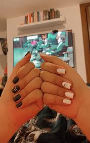Uñas acrilicas negras punta diamantecon nuevo efecto muy glamurosas. Unas Acrilicas Negras Tumblr Con Caritas