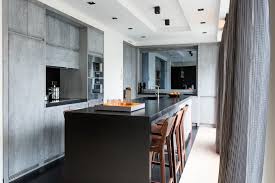 Meuble de rangement pratique et fonctionnel pour y ranger tous les ustensiles de cuisine. Cuisine Grise Laissez Vous Seduire Par Son Look Intemporel