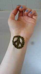 In this post on how to apply henna designs step by step, i will cover the easy yet impressive henna design tutorial. Diy Henna Tattoo Tutorial Eatsleeprunrefuel