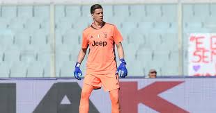 Tra i due vi è stima reciproca e le voci su donnarumma sono più lontane ora. Everton Eye Juve Keeper Szczesny As Pickford Competitor