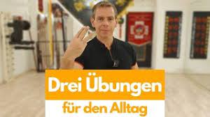 Professionelle trainer sind eben professionell. How To Kung Fu Drei Kung Fu Ubungen Fur Den Alltag Youtube