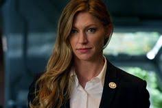A Diretora Da Agencia Do Tempo Esta De Volta No Cargo Jes Macallan Que Interpreta Ava Sharpe Em Legends Of Tomorrow D Produtora Executiva Temporadas Lendas