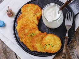 Entdecke rezepte, einrichtungsideen, stilinterpretationen und andere ideen zum ausprobieren. German Potato Pancakes Kartoffelpuffer Recipe