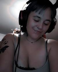 Kerrie Holmes (@kerie1313)