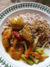 Please follow me at : Nasi Dagang Kelantan Dengan Gulai Ikan Tongkol Dan Sambal Ikan Azie Kitchen