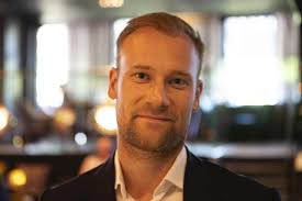 BILDEXTRA: Publikfri GIF-premiär stoppade inte åskådare: "Vi har bubbel,  Ballerina och solkräm"