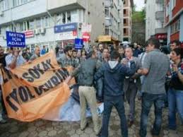Yılında i̇stanbul'da bir araya gelen yüzlerce kişi, metin lokumcu onurumuzdur. Metin Lokumcu Olumunun 1 Inci Yildonumunde Anildi
