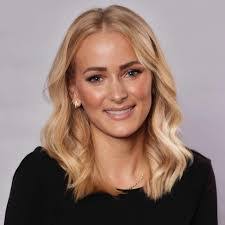 Jennifer Petri's Instagram, Twitter & Facebook