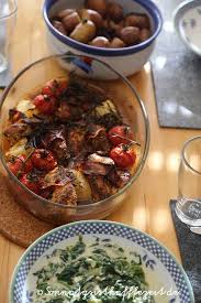 Hahnchen Tomaten Aus Dem Ofen Zerdruckte Bratkartoffeln Rahmspinat Erdbeere Slush Alla Jamie Oliver 30 Minuten Menu Rezept Einfache Gerichte Hahnchen Rahmspinat