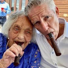 Betsy Piper's Instagram, Twitter & Facebook