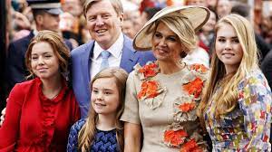 Included interview in german and english (with dutch subtitles). Willem Alexander Der Niederlande Die Familie Hat Sich Rausgeputzt Doch Maximas Hut Youtube
