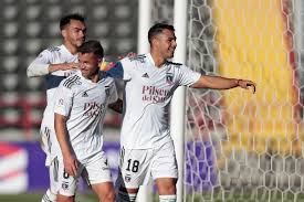 Arriagada is a striker from chile playing for cd viñazur. 59o Yzbjirthym