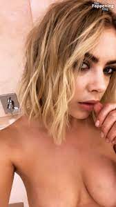 Ashley benson pelada