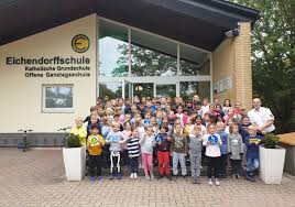 So prägen sich die wichtigsten verkehrszeichen bei ihren schülerinnen und schülern noch besser ein. Fussgangerdiplom Fur 81 Grundschuler Der Eichendorff Schule Regionalheute De