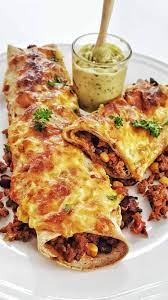 Neben diesen feinen klassikern findest du in unserer speisekarte auch knackig gefüllte wraps aus weizentortillas und knusprig überbackene croques. Enchiladas Mit Hackfleisch Gefullt Und Uberbacken Lydiasfoodblog