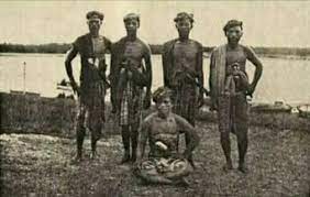 Anda boleh lihat gambar papan tanda di makam hang kasturi yang saya paparkan dalam gambar ini. Akhirnya Gambar Laksamana Lima Komuniti Gelang Patah Facebook