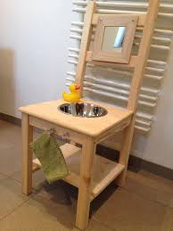 Endlich Kein Gedrange Mehr Am Waschbecken Weil Die Kleinen Jetzt Eine Eigene Waschstation Bekommen Ein Susser Unbeh Waschbecken Kinder Badezimmer Babystuhl