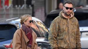 Cooke maroney, 33, reportedly won over jennifer lawrence's heart after eight months of dating, because page six claimed on feb. Jennifer Lawrence Und Ehemann Cooke Verliebt In New York Promiflash De