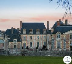 Accueil & réception toute l'année de mariage, fête de famille, repas de groupe, séminaires, classes vertes et colonies de vacances ! Emilien Au Chateau On Instagram Brique Orangee Et Pierre Ambree Depuis Le Xviieme Siecle Entre Val De Loire Et Solog House Styles Exterior Mansions