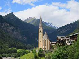 Az alpok (régebben, illetve ritkábban magyarul alpesek, németül alpen, franciául alpes, olaszul alpi, szlovénül alpe) európa középső részének magashegysége. Grossglockner Panoramaut Grossglockner Hochalpenstrasse Kirandulastippek