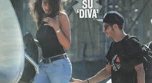 Ecco tutti i flirt e le storie vere o presunte (alcune inaspettate) che il campione ha avuto nel corso degli anni. Valentino Rossi Innamorato Volo Privato Con La Sexy Fidanzata Francesca Per Raggiungere Ibiza