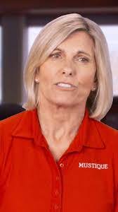 Sandy Deck's Instagram, Twitter & Facebook