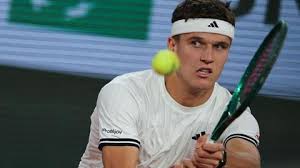 French Open 2026 LIVE: Jakub Mensik vs Joao Fonseca - scores, results, text coverage & radio commentary