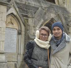 Isteri achey bocey menangis terkejut suami beli rumah mewah 3 tingkat selepas 10 tahun pasang impian. 14 Tahun Kahwin Mark Adam Masih Belum Ada Anak Media Hiburan