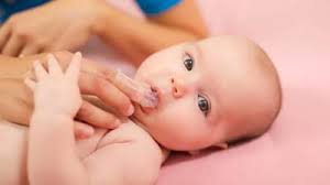 Warna bab bayi menunjukkan kesehatannya. Jangan Disepelekan Moms Ini Penyebab Dan Cara Mengatasi Lidah Putih Pada Bayi